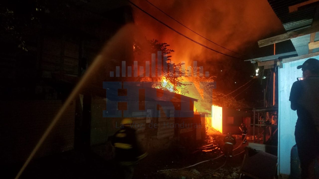 Daños materiales deja incendio estructural en el barrio La Bolsa de Tegucigalpa
