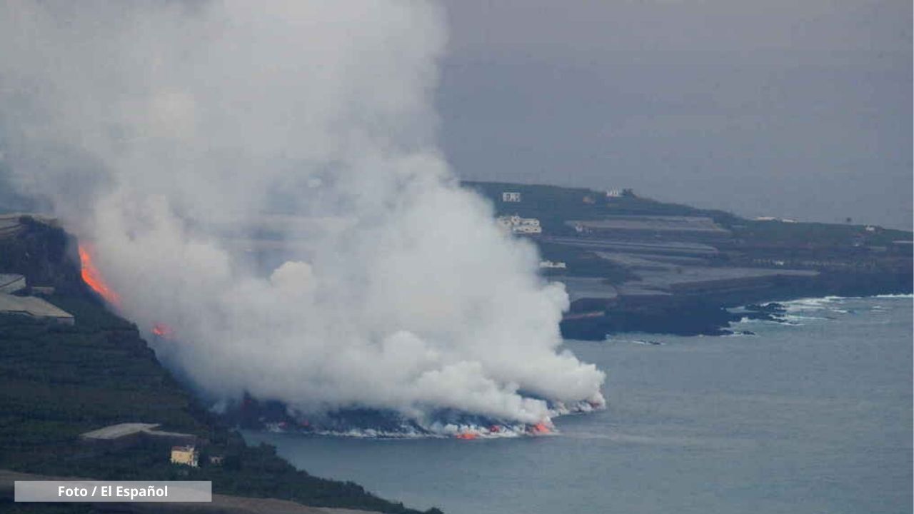 La lava del volcán de La Palma sigue cayendo al mar; está activo desde septiembre de 2021