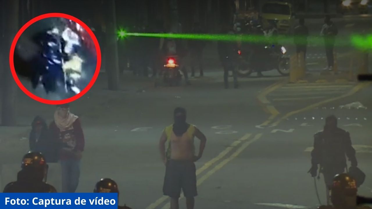 Video: Menor de edad atacó a un policía en Colombia con arma blanca durante protestas
