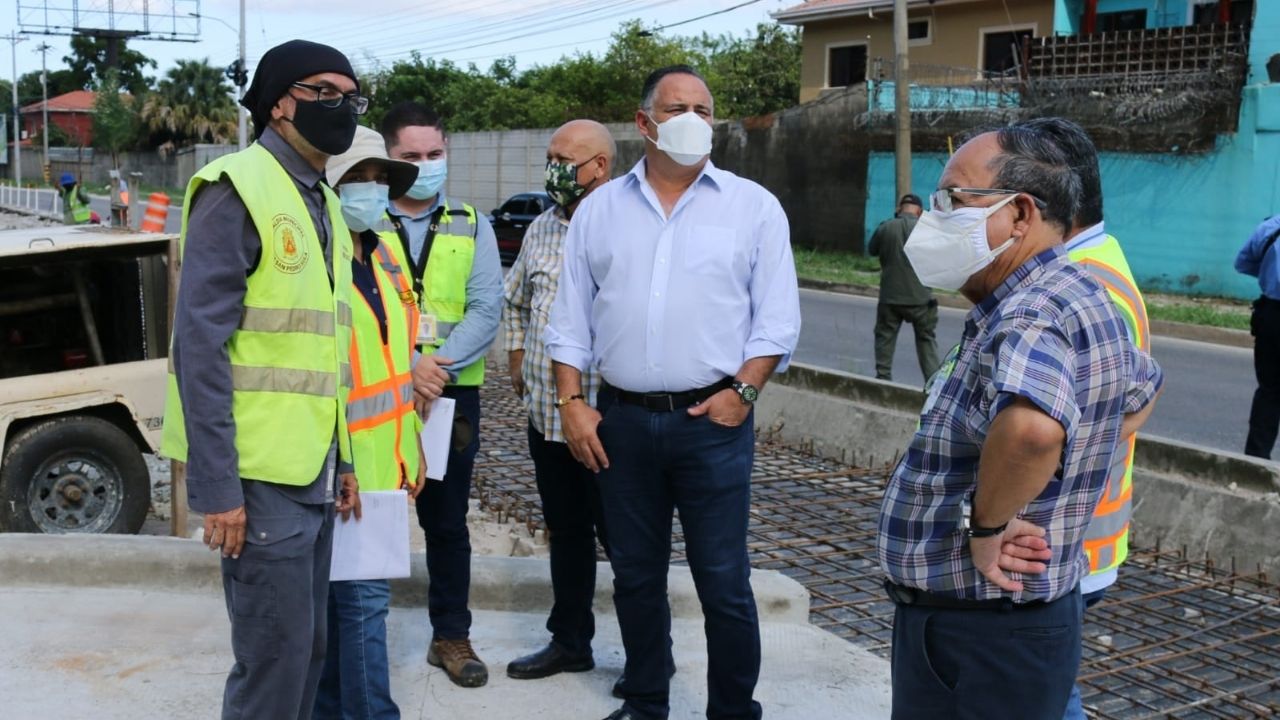 Para seguir mejorando la movilidad de los vecinos, Alcaldía Sampedrana habilita varios tramos en la trocha Oeste del Bulevar Mackay