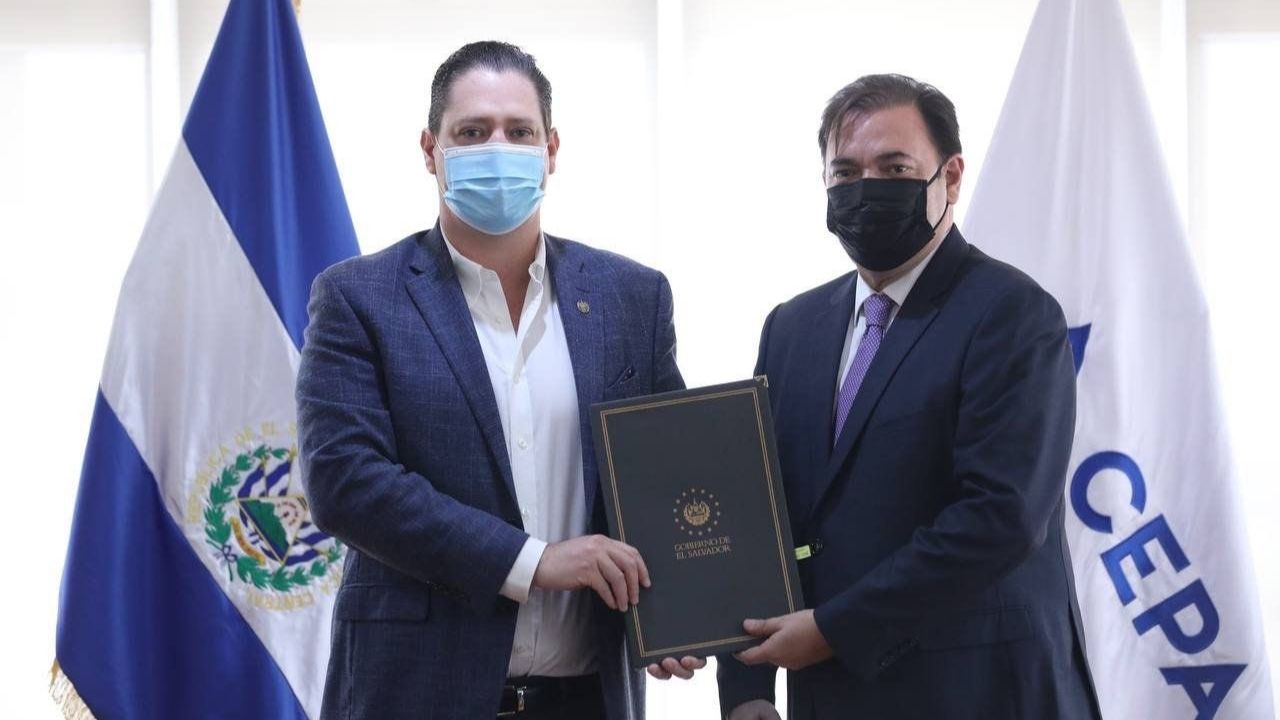 Adimex firma histórico acuerdo para operar, modernizar y ampliar la terminal de carga de El Salvador