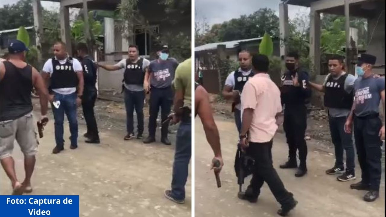 En video quedó captado como pobladores de Jutiapa, Atlántida le quitan las armas a agentes de la DPI