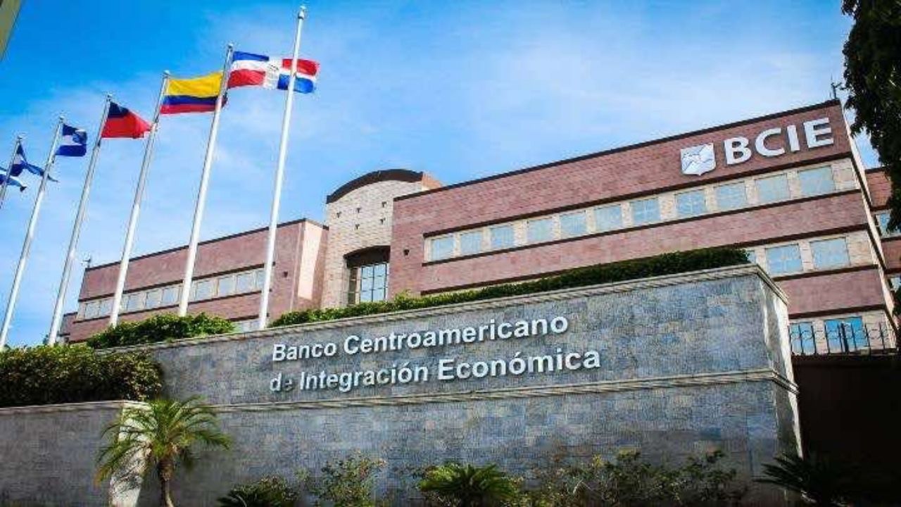 El BCIE aumenta a 5 millones de dólares el crédito a fundación de Honduras