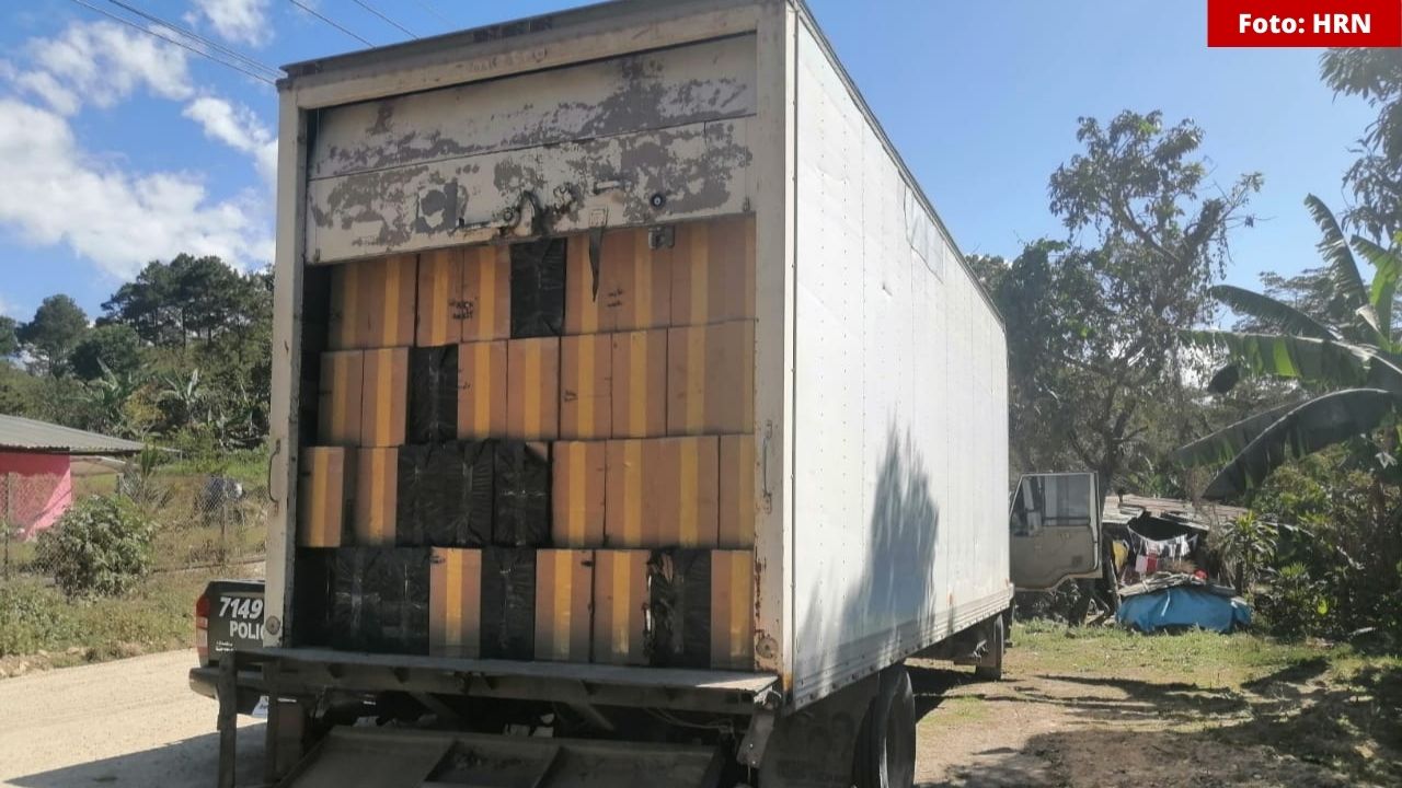 Abandonado dejan camión con cargamento de cigarrillos en la aldea La Concordia, Ocotepeque