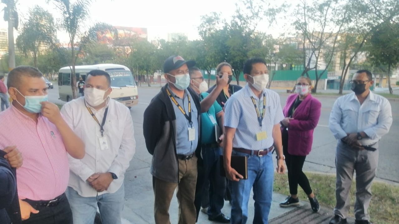 Sindicato de la ENEE denuncia a interventores por 'hacer piñatas' con 'aumentazos' salariales