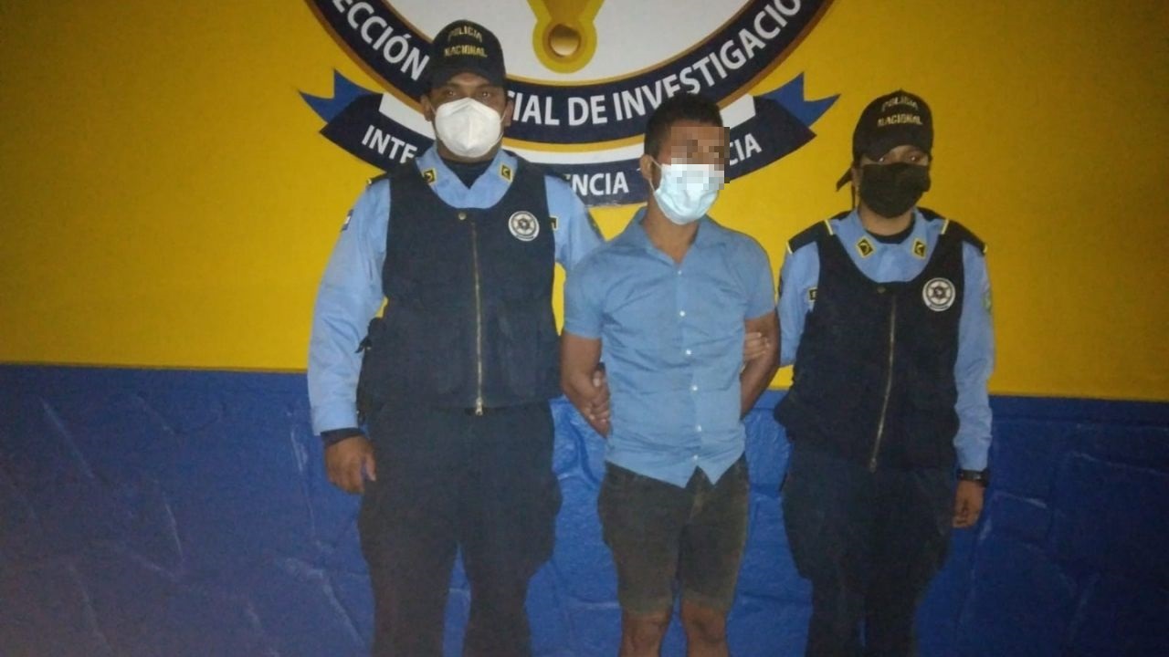 Hondureño golpea a su esposa y hiere con un cuchillo a su hija de 4 meses