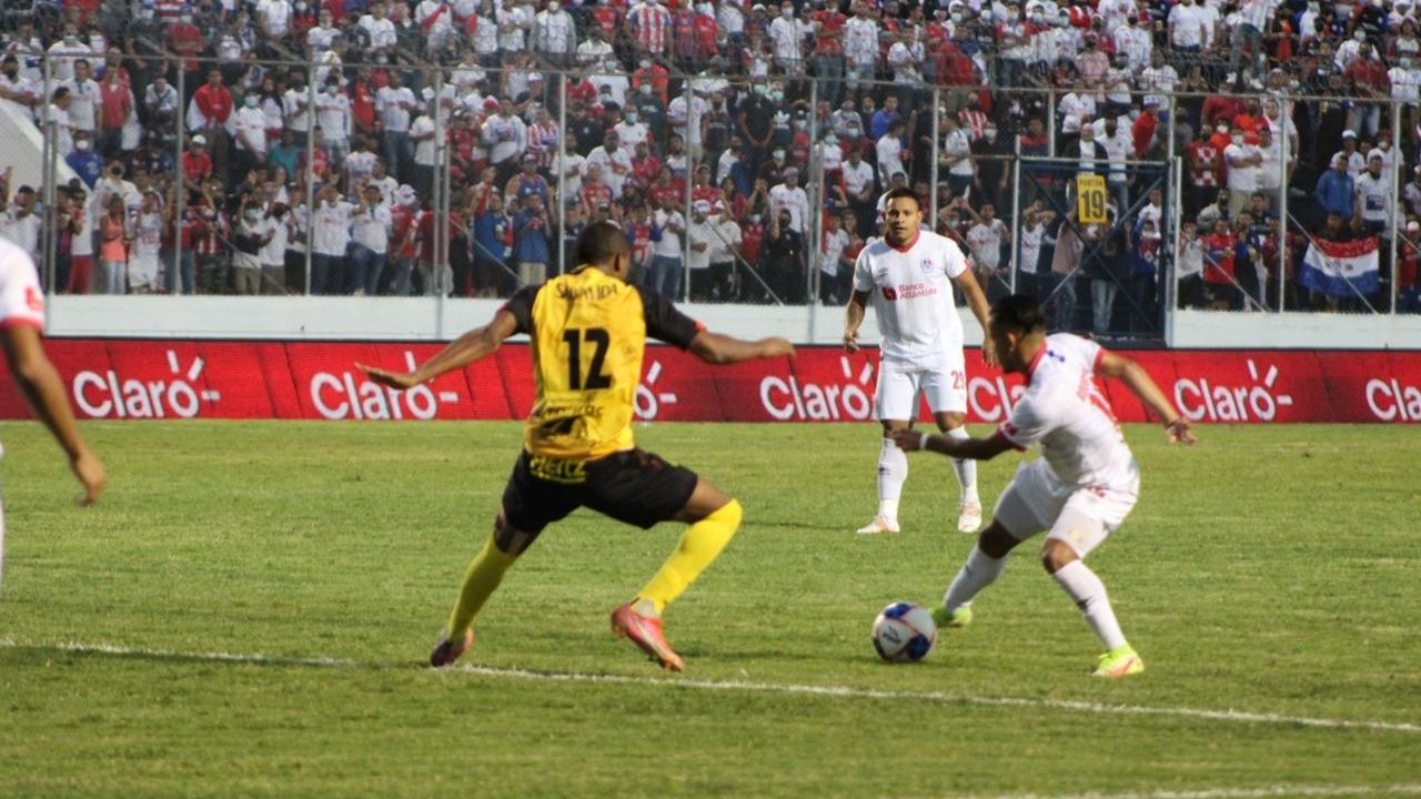 Olimpia por su copa 34 y Real España por la 13 en la final de Honduras