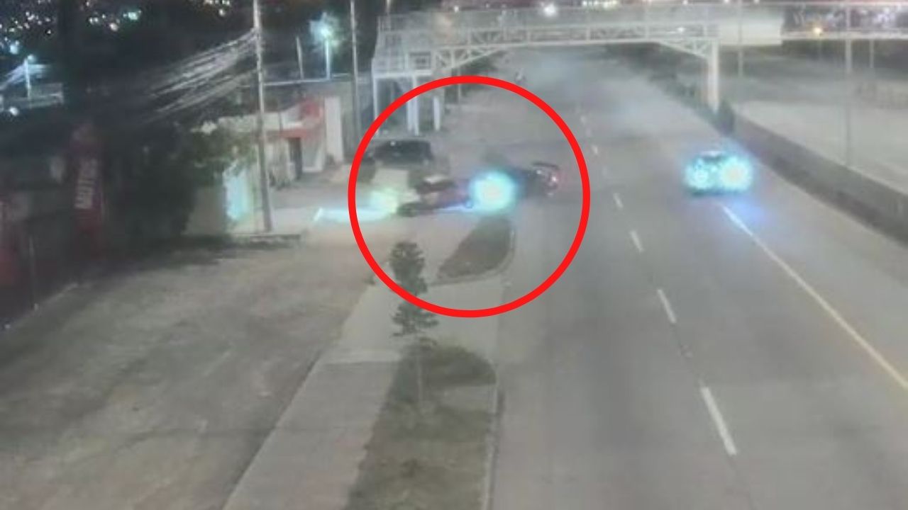 ¡Brutal! Captan accidente en bulevar Suyapa durante piques de carros modificados