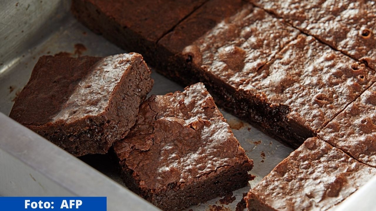 Mujer confunde brownies con droga hechos por su hijo y los reparte en centro de ancianos