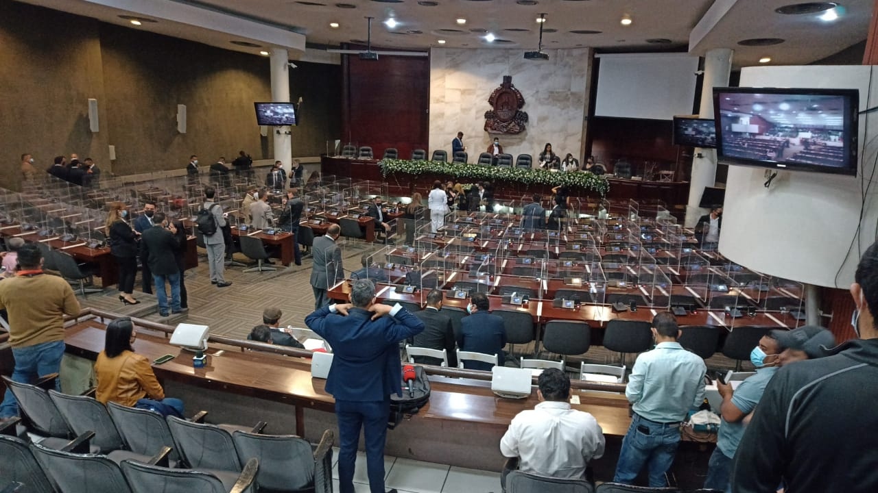 Expertos coinciden en que conflicto en el CN no es jurídico, sino político, ideológico y ético