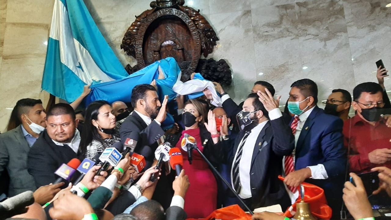 Zafarrancho en el Congreso Nacional en elección de la junta directiva provisional