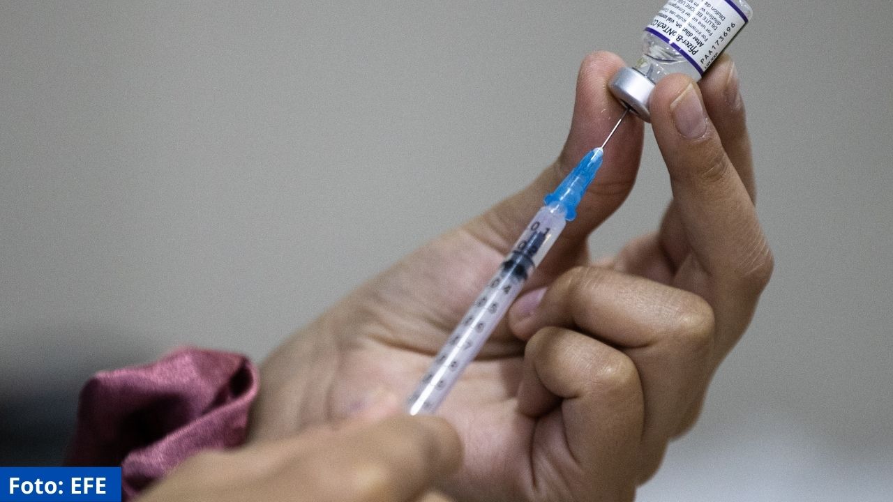 Tercera dosis de Pfizer aumenta anticuerpos contra ómicron, según estudio