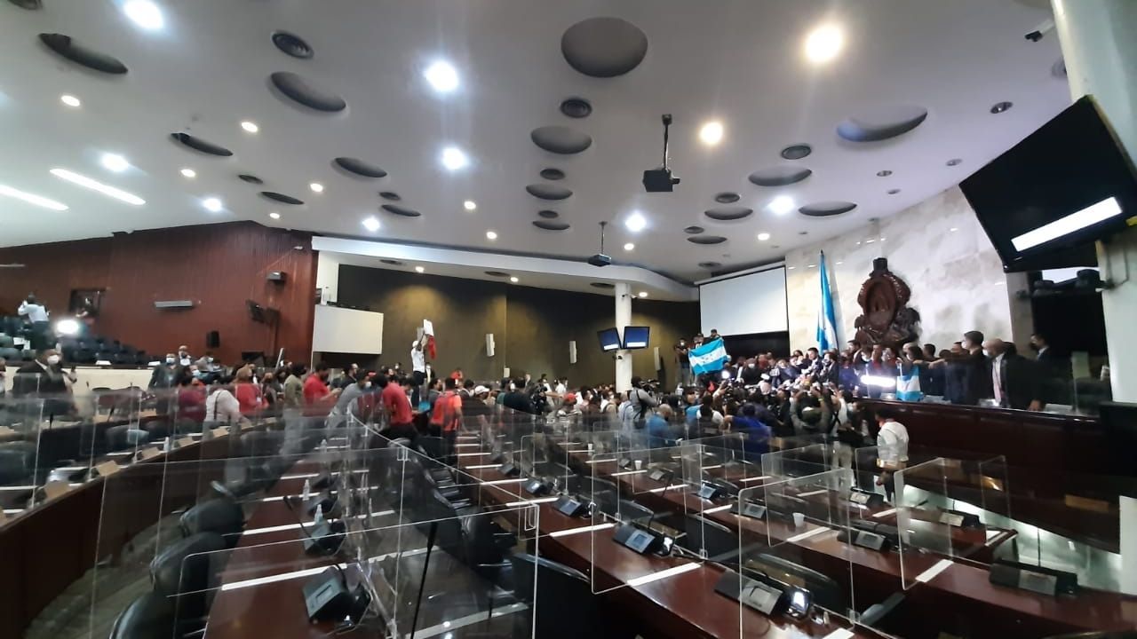 Esta es la junta directiva provisional juramentada en medio de desorden en el Congreso Nacional