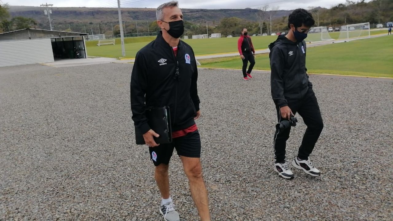 Pablo Lavallén durante su presentación oficial con Olimpia: agradezco dirigir al equipo más grande de Centroamérica