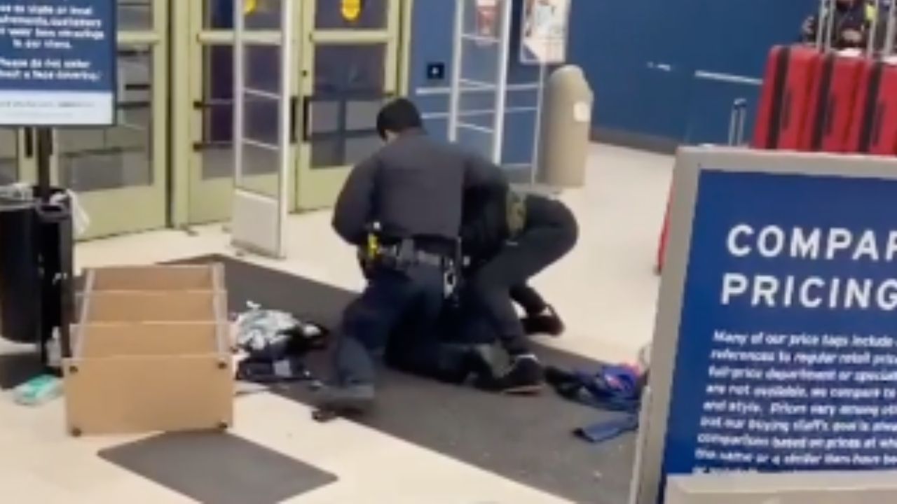 Vídeo: Captan pelea entre hispano y dos policías en Nueva York