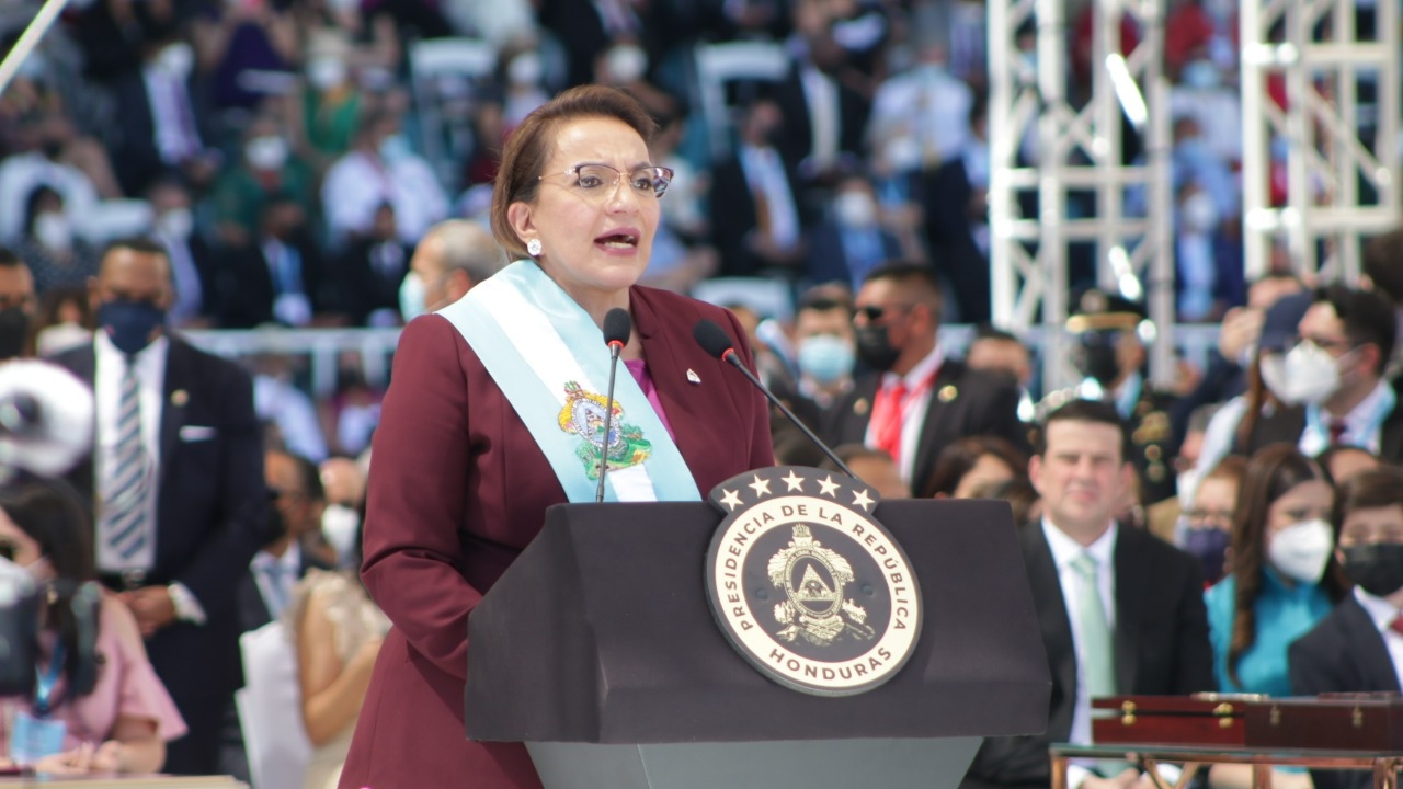 Xiomara Castro promete consultas populares, derogar ZEDE, Misión Anticorrupción y regreso a clases presenciales