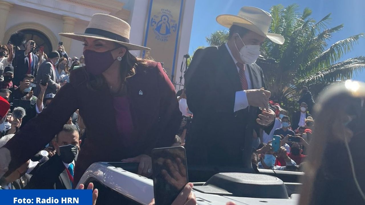 Fotos: Así fue el recorrido de Xiomara Castro y Mel Zelaya hacia el Estadio Nacional