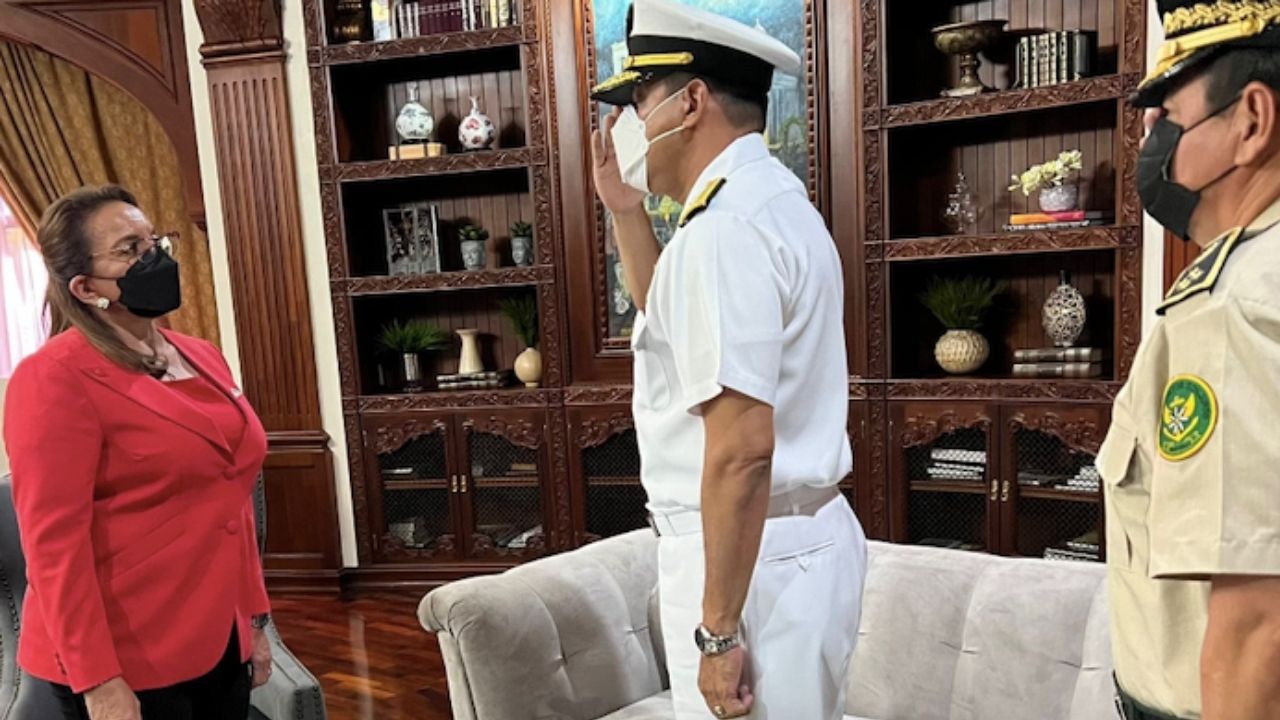 Xiomara Castro ratifica a jefe del Estado Mayor Conjunto