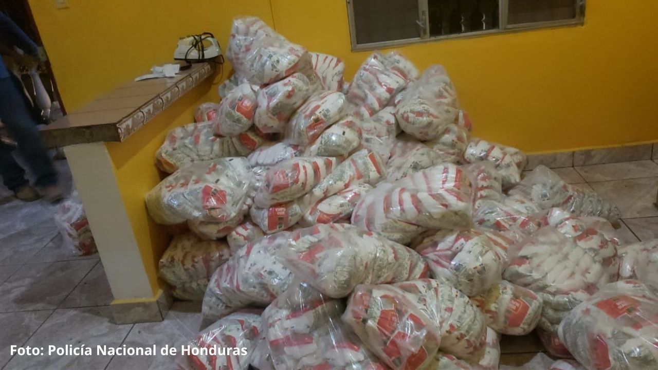 Policía recupera vehículo con mercadería valorada en L.180,000