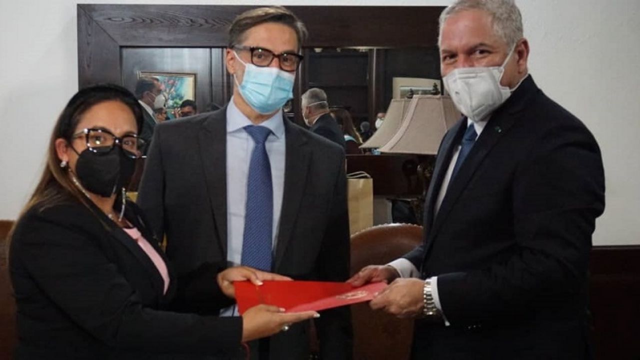 Gobierno de Venezuela acredita formalmente a su embajadora en Honduras
