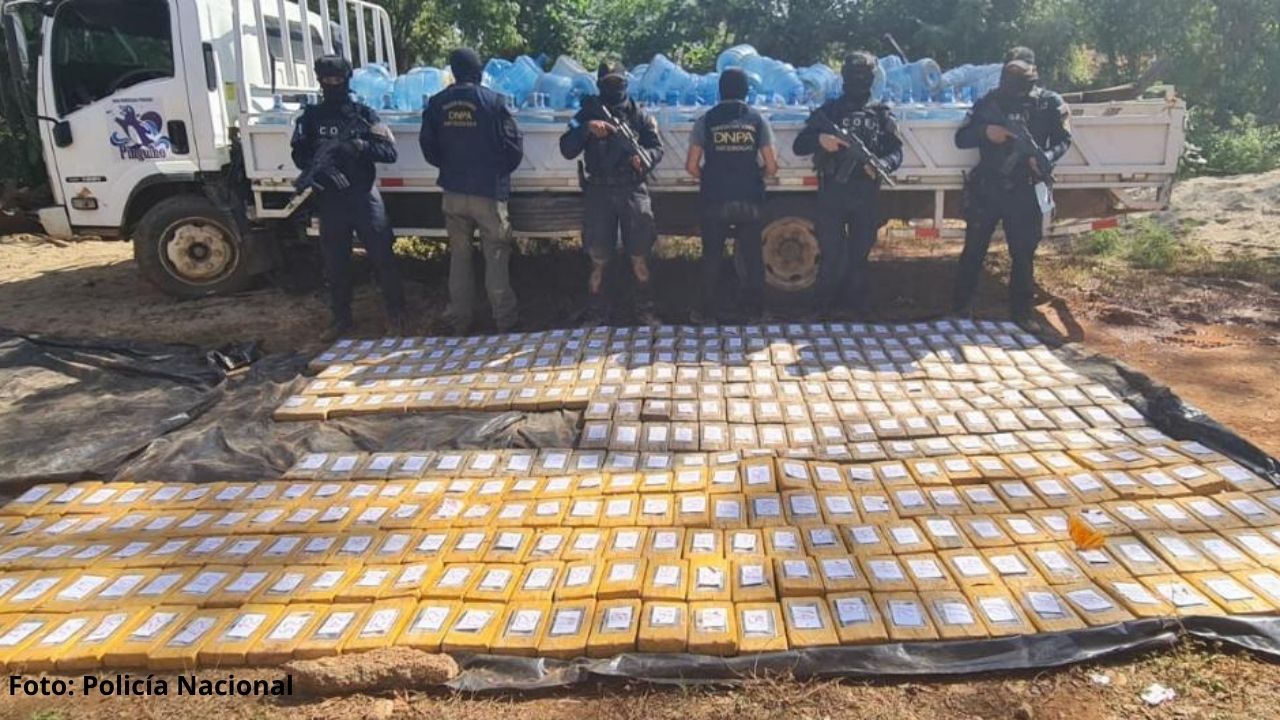 Decomisan unos 400 kilos de posible cocaína en Colón