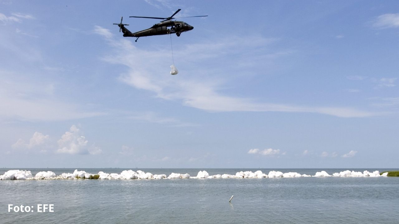 Helicóptero se estrella cerca a la playa de Miami Beach, en Florida