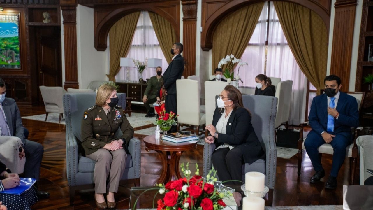 Jefa del Comando Sur y presidenta Xiomara refuerzan lazos con ayuda militar y otras cooperaciones