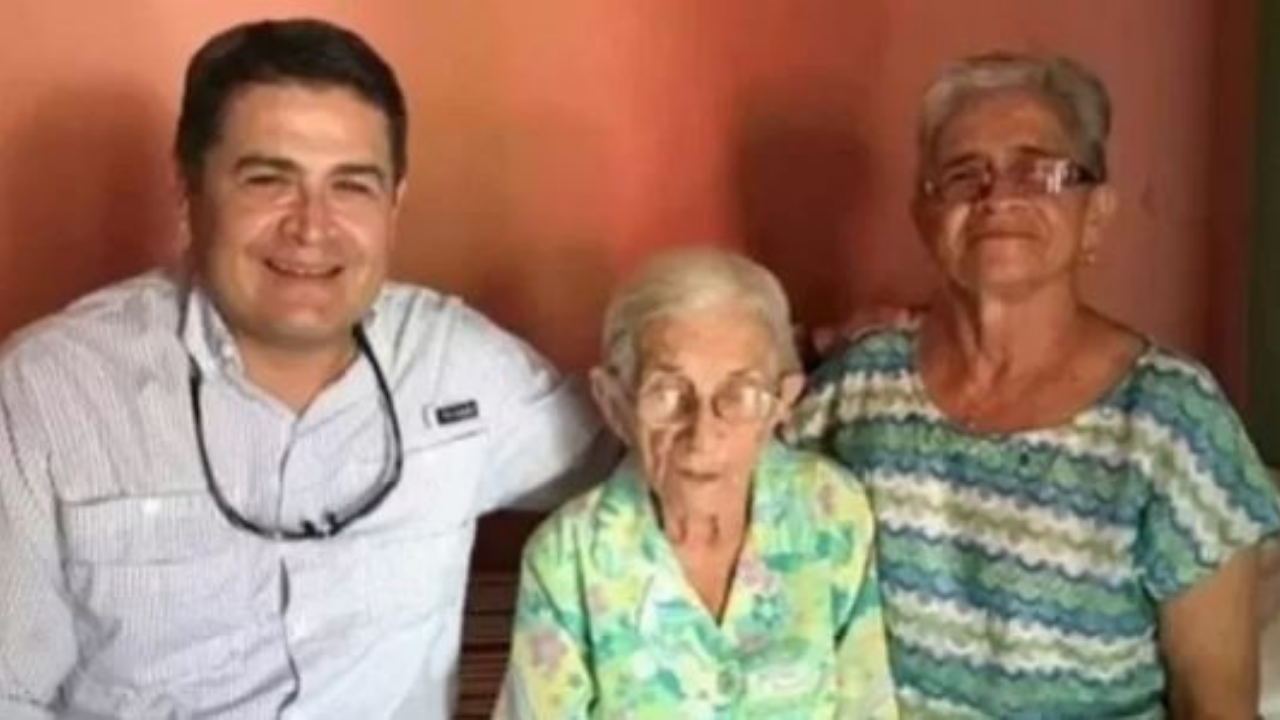 En un momento crítico para su nieto, fallece abuela del expresidente JOH