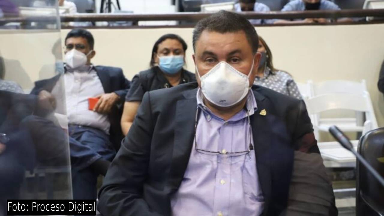 'No valdría la pena sesionar con sueldos bajos': Carlos Umaña ante propuesta de reducir salario a diputados