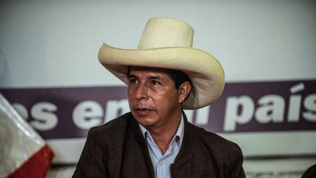 Presentan moción para destituir al presidente de Perú