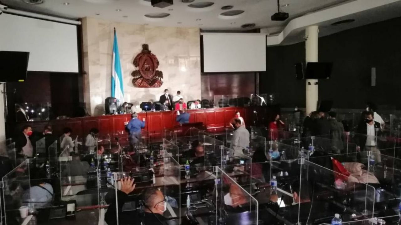 Editorial HRN: Ambición política y crisis institucional