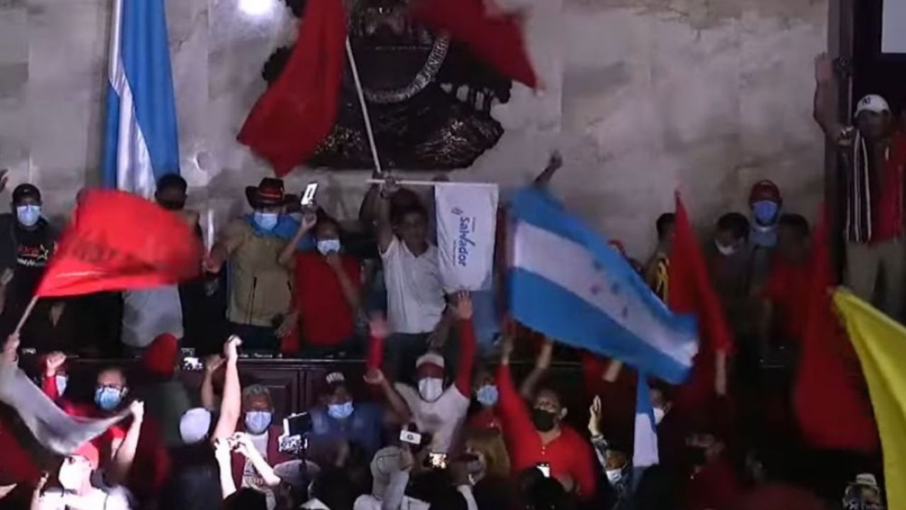 Condenan incapacidad de políticos para solucionar crisis institucional