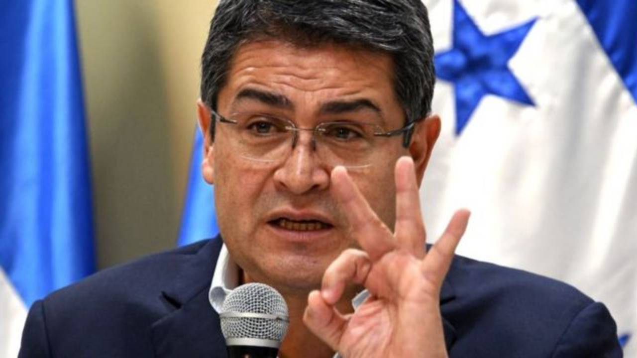Expresidente Hernández continuará con prisión preventiva
