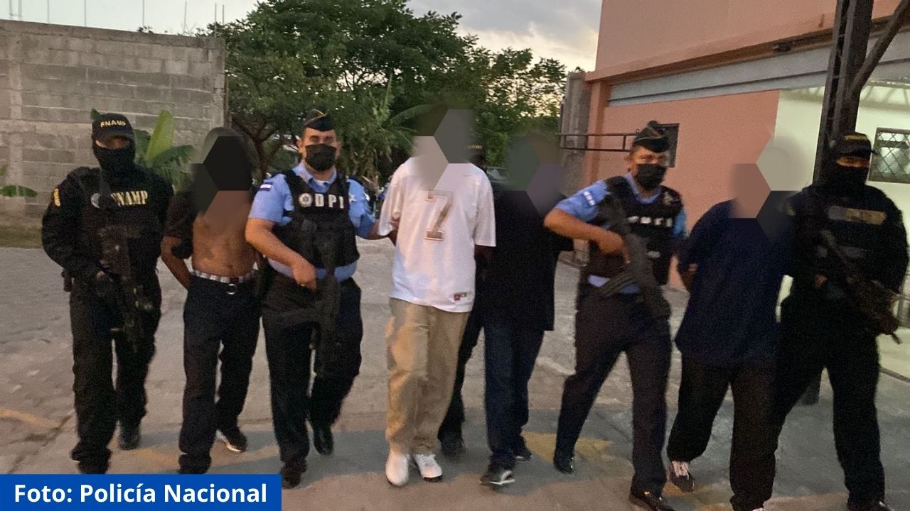 Detienen a presuntos miembros de la pandilla Barrio 18 cuando realizaban cobro de extorsión