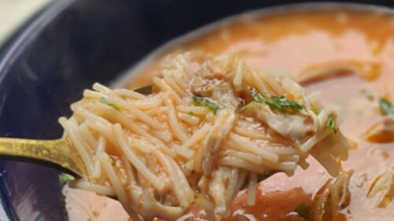 Amputan piernas a joven que comió fideos con pollo en mal estado
