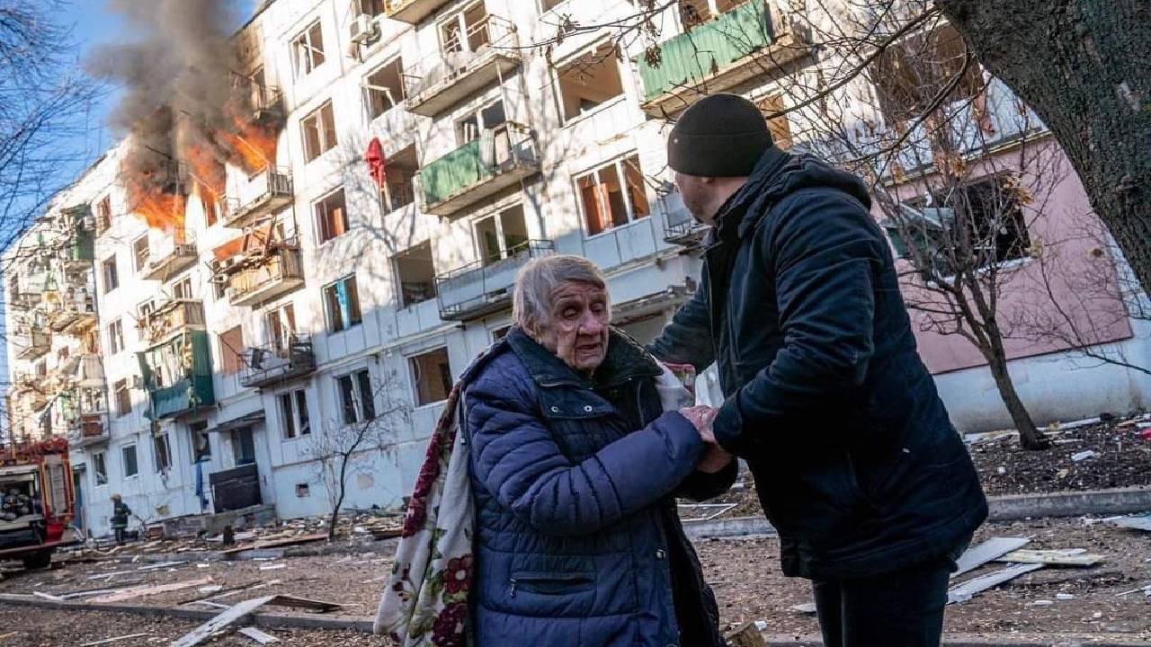 Unos 137 ucranianos murieron en primer día de guerra, según la Presidencia de Ucrania