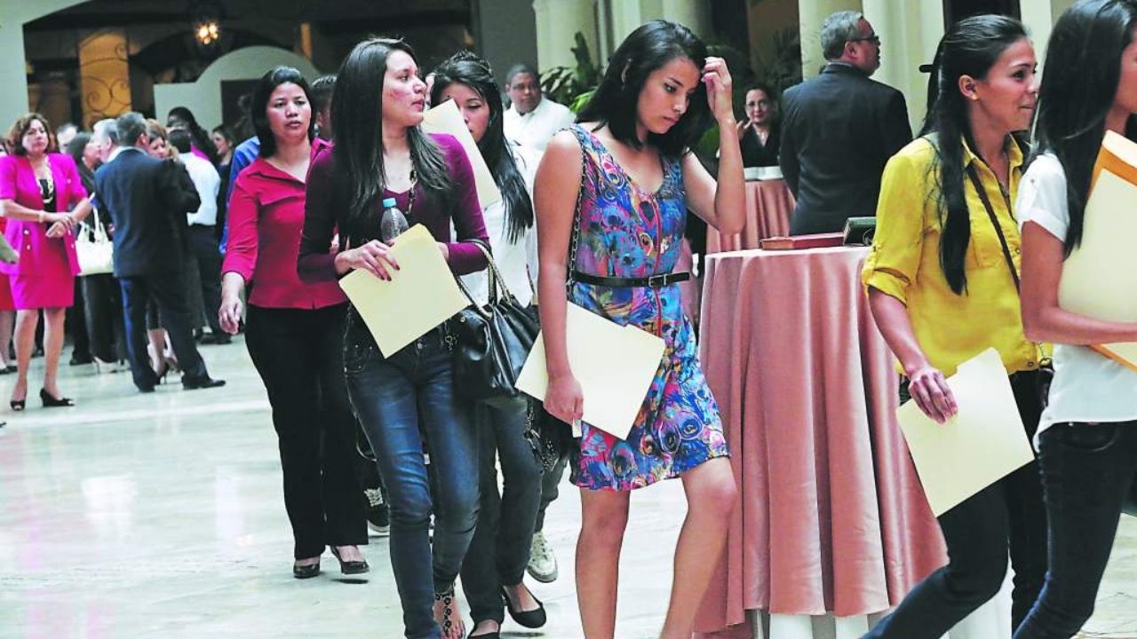 BCIE lanza programas de becas que benefician a 1,200 jóvenes centroamericanos