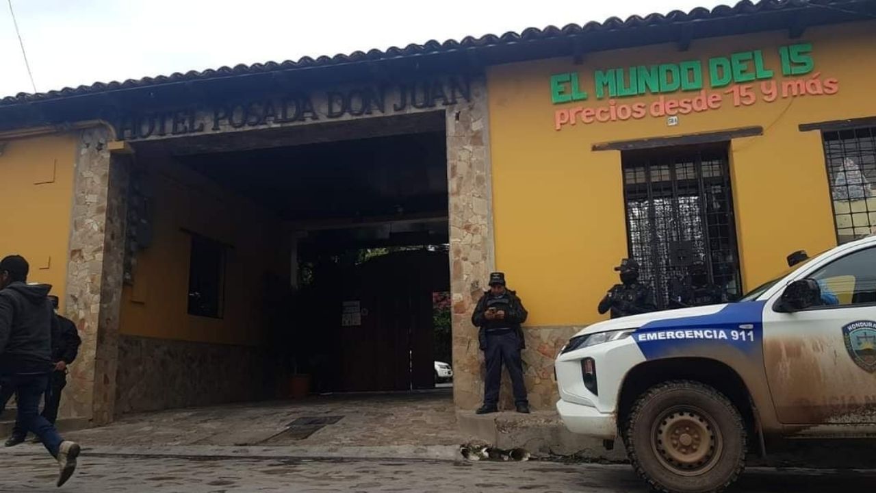 Policías resguardan propiedades del expresidente Juan Orlando Hernández en Gracias, Lempira