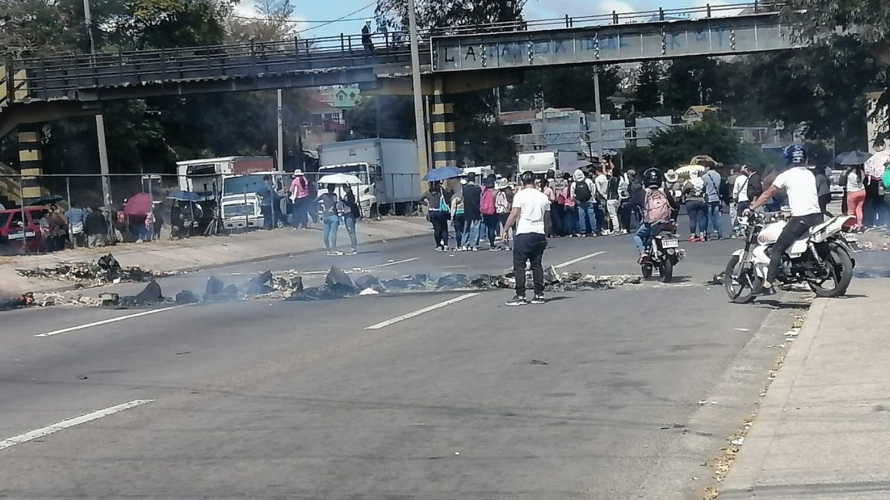 Maestros rechazan directores departamentales; Daniel Sponda dice que nombramiento es interino