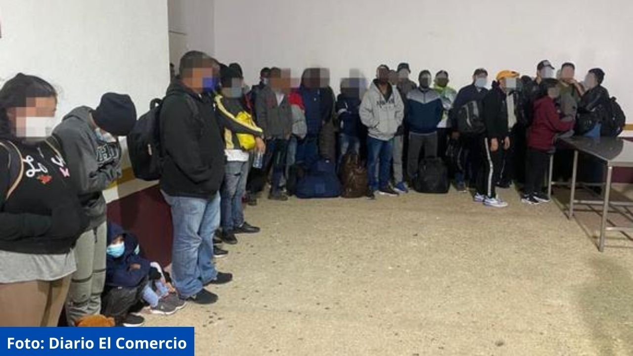 Más de 300 migrantes son hallados hacinados en un tráiler en el sur de México