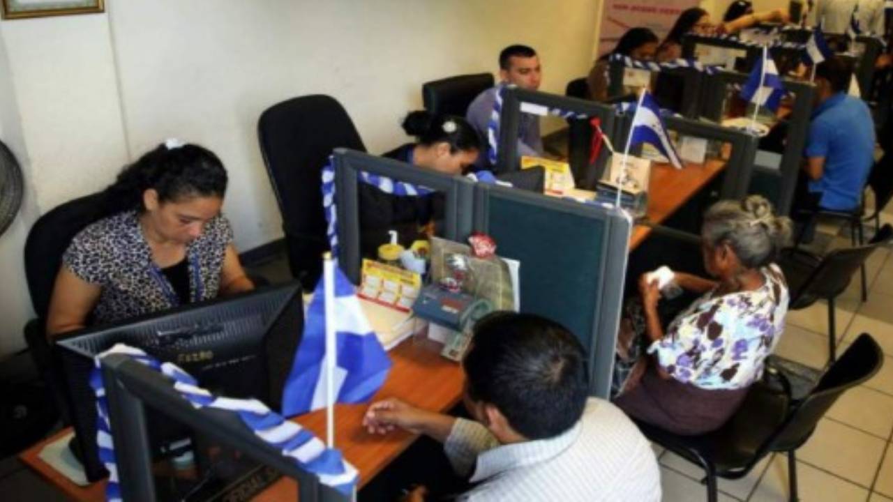 Sugieren al gobierno evaluación por resultados para contratación de empleados