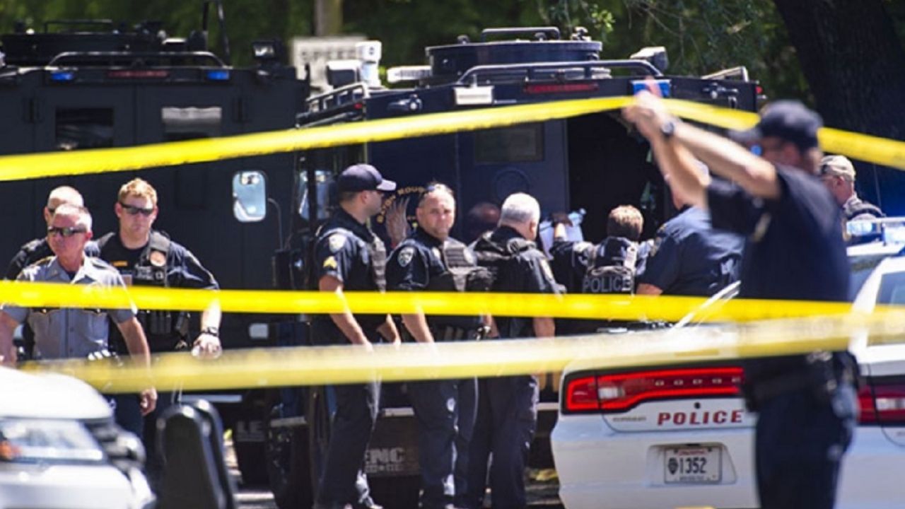 Un muerto y cuatro heridos en un tiroteo cerca de universidad en Estados Unidos