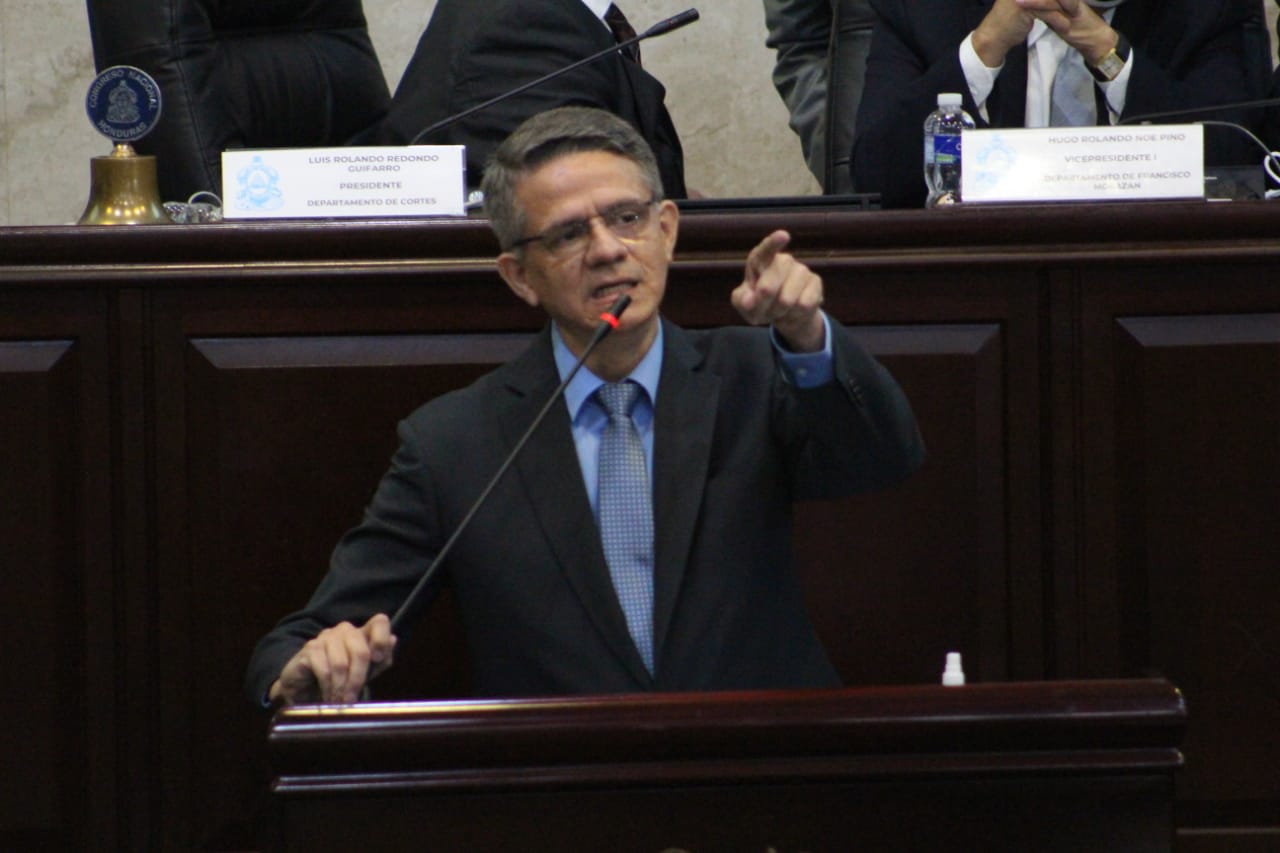 La próxima semana se estará pagando al personal de salud, asegura ministro