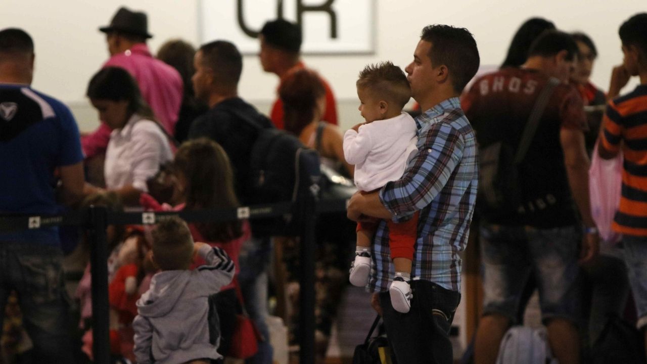 Detienen a medio centenar de migrantes cubanos y dos "coyotes"