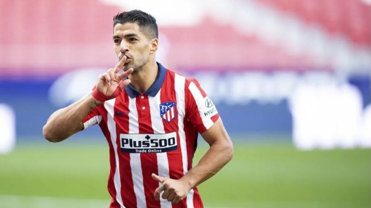Suárez arriba a Uruguay 'muy entusiasmado' y agradece el apoyo de la gente