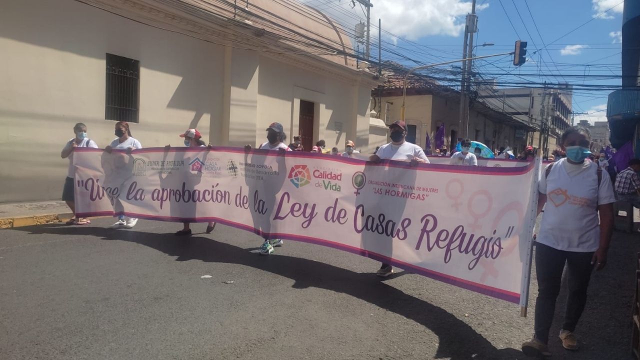 Hondureñas exigen aprobación del proyecto 'Casas de Refugio' en el Día Internacional de la Mujer