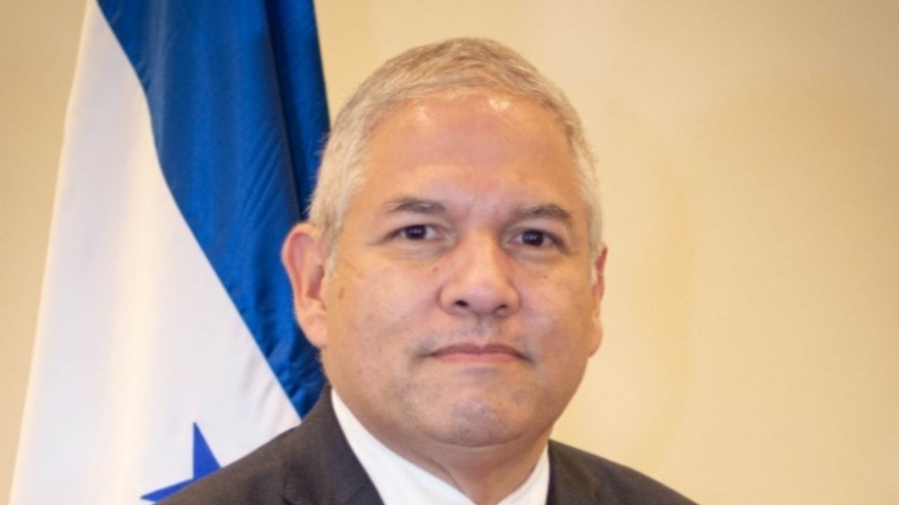 Canciller hondureño revela cuántos hondureño se encuentran en Ucrania