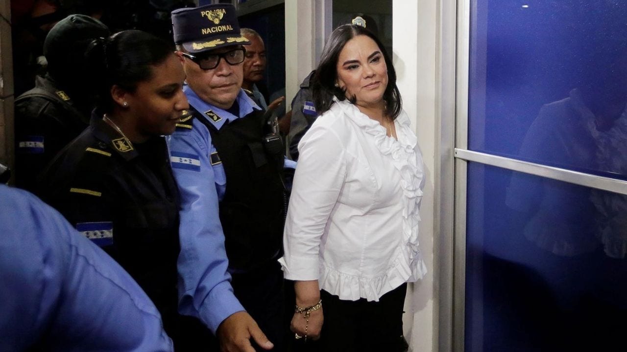 Ex primera dama Rosa Bonilla vuelve a la cárcel por fraude y apropiación indebida