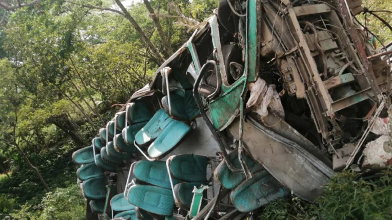 Al menos seis menores mueren en accidente de transporte escolar en Colombia