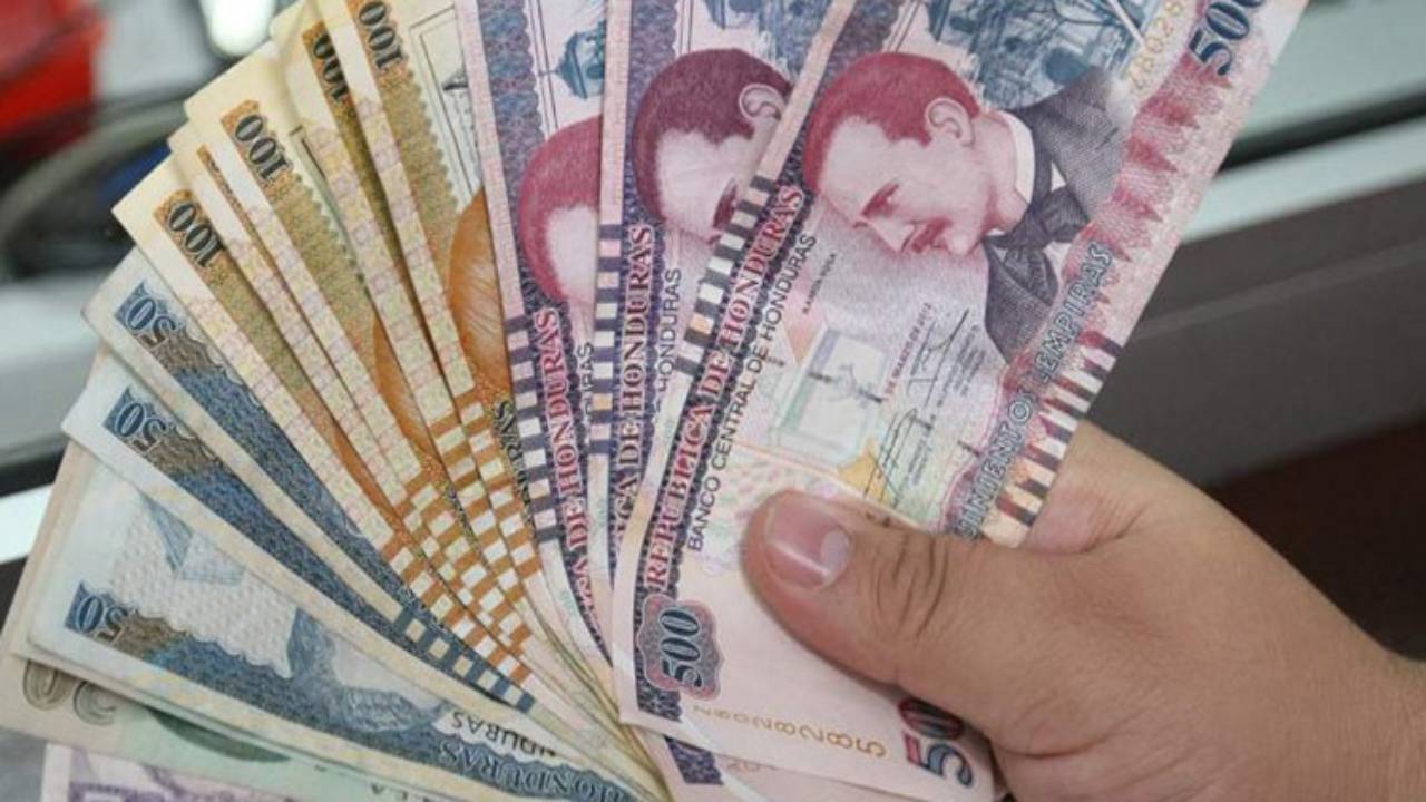 Economistas proponen al gobierno dialogar por un acuerdo fiscal en Honduras, que incluya reducción de salarios